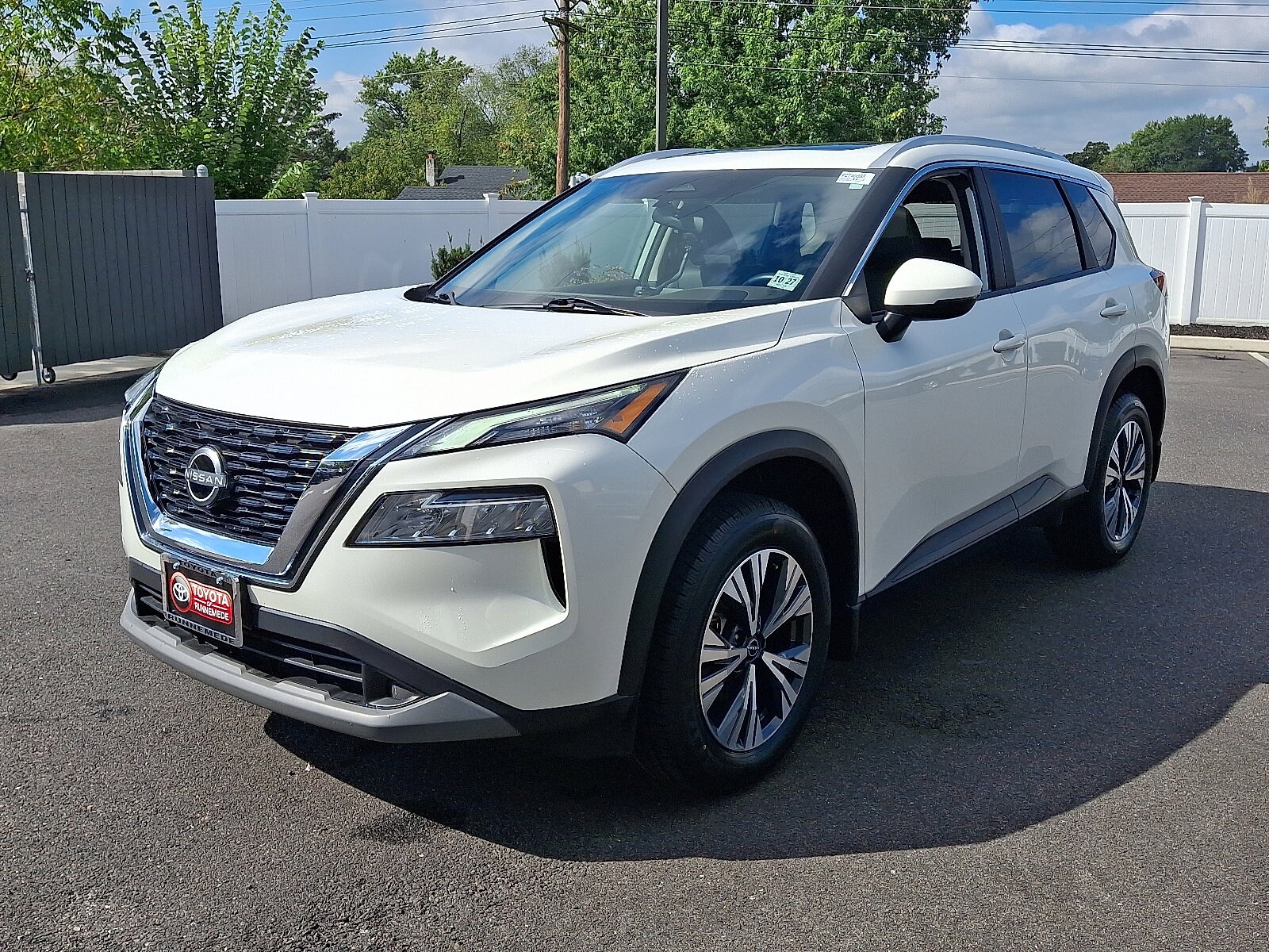 2023 Nissan Rogue SV photo 2