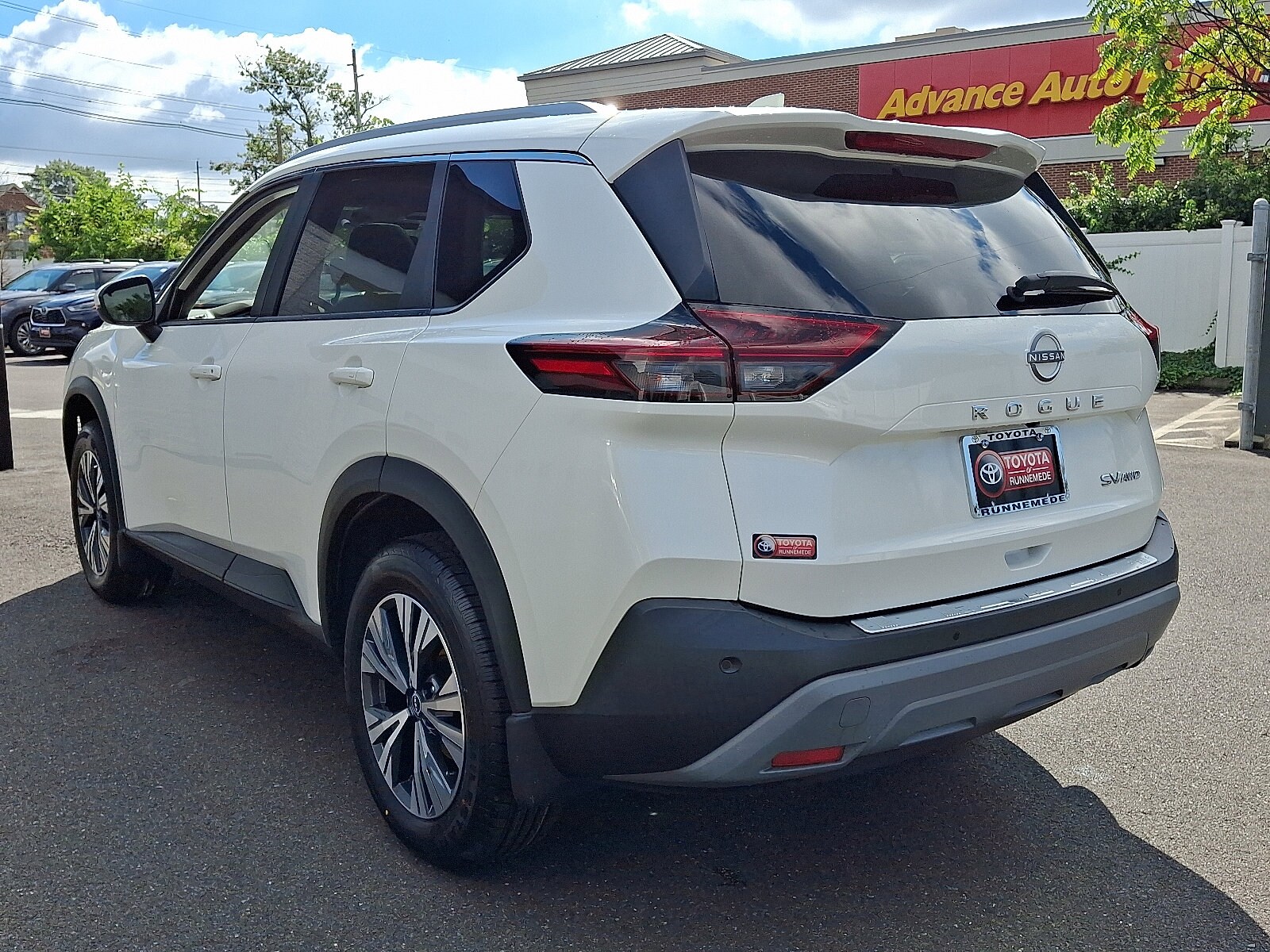 2023 Nissan Rogue SV photo 3