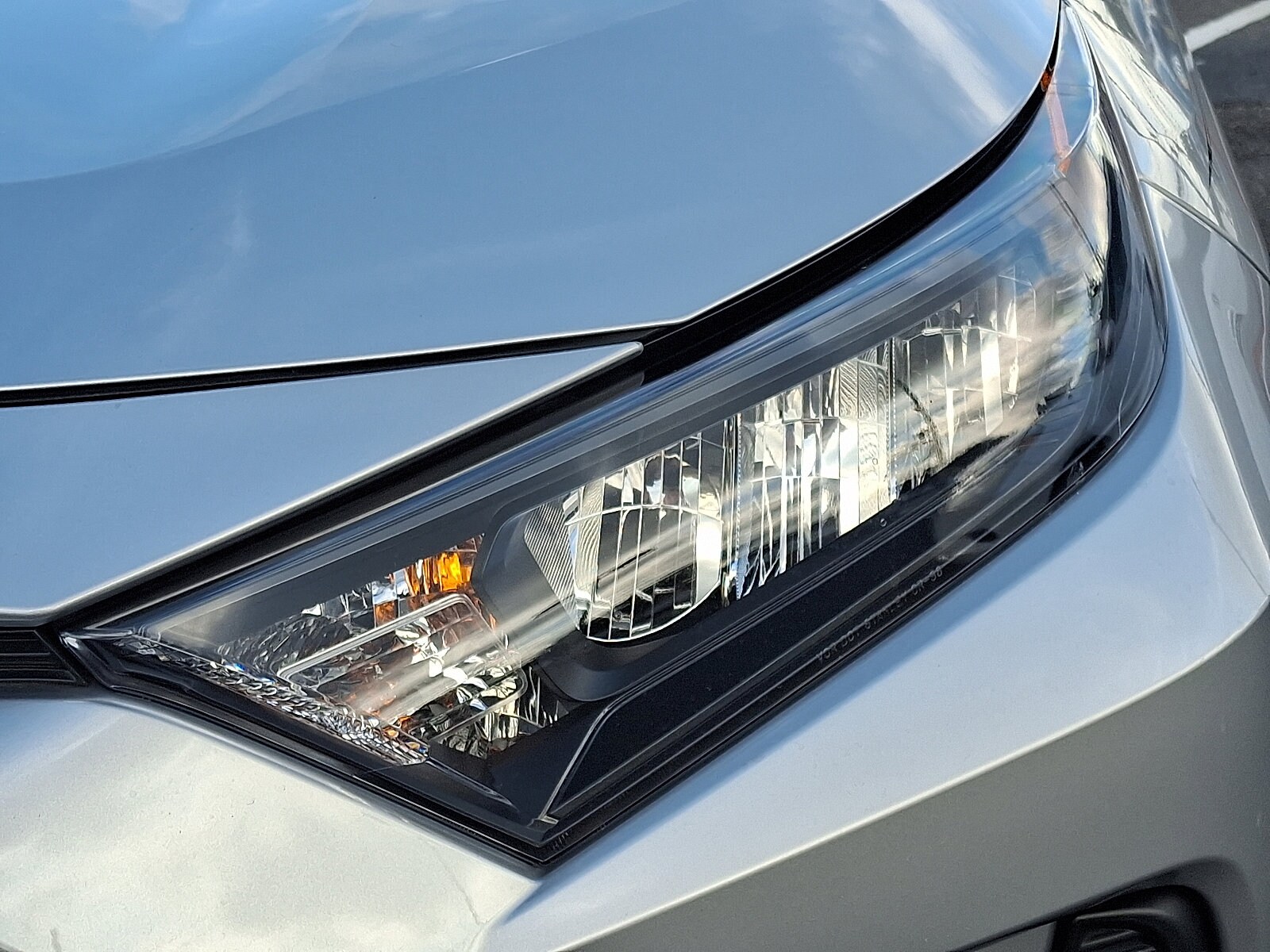 2022 Toyota RAV4 LE photo 2