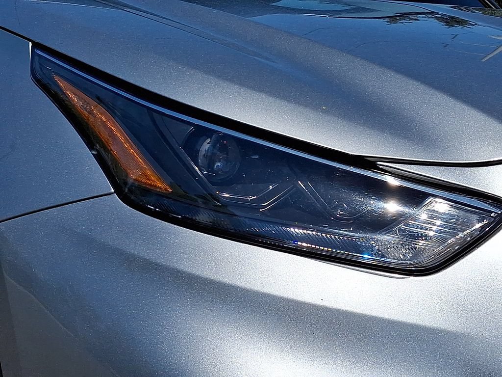 2025 Toyota Highlander LE - Photo 9