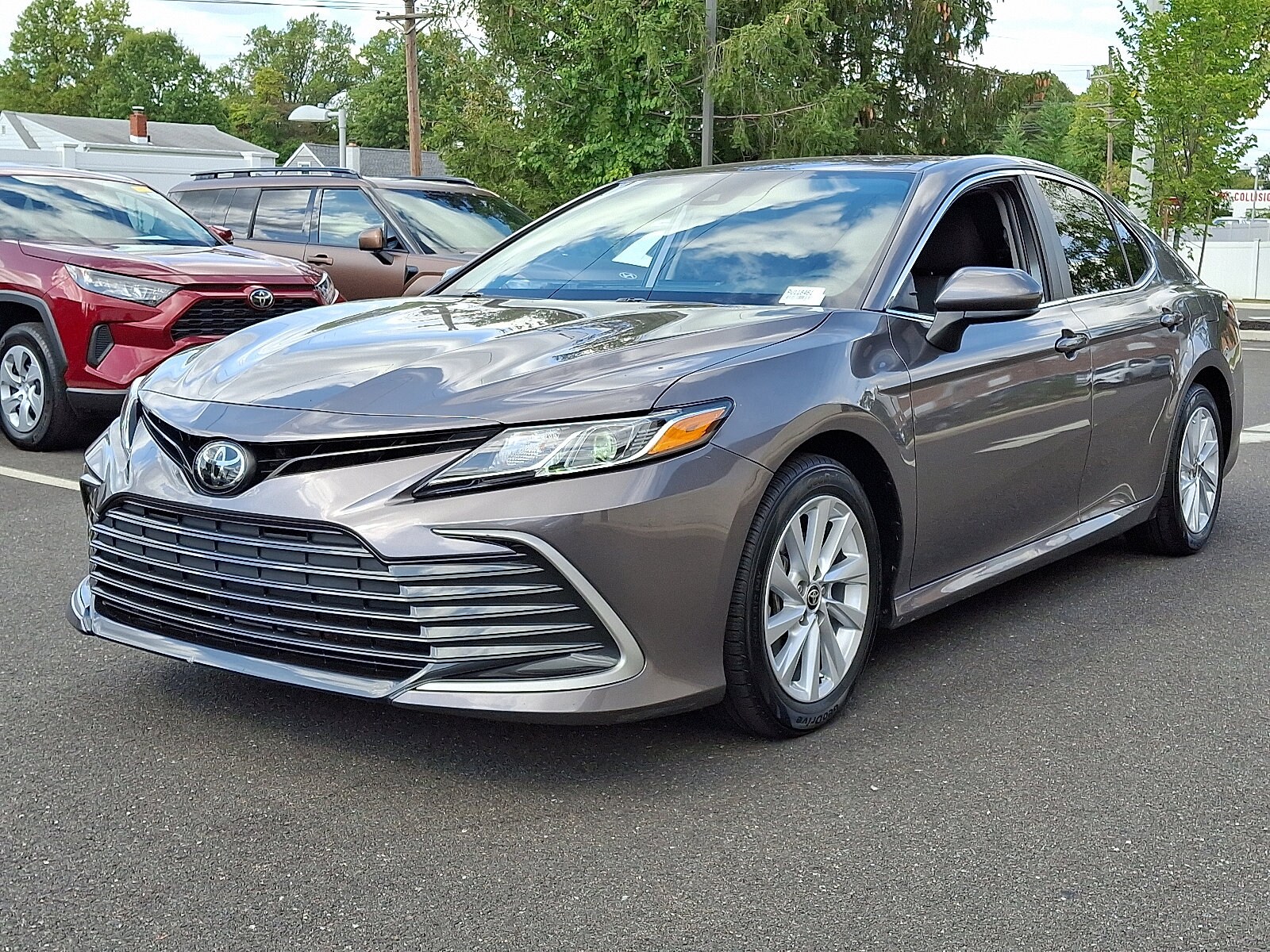 2023 Toyota Camry LE photo 3