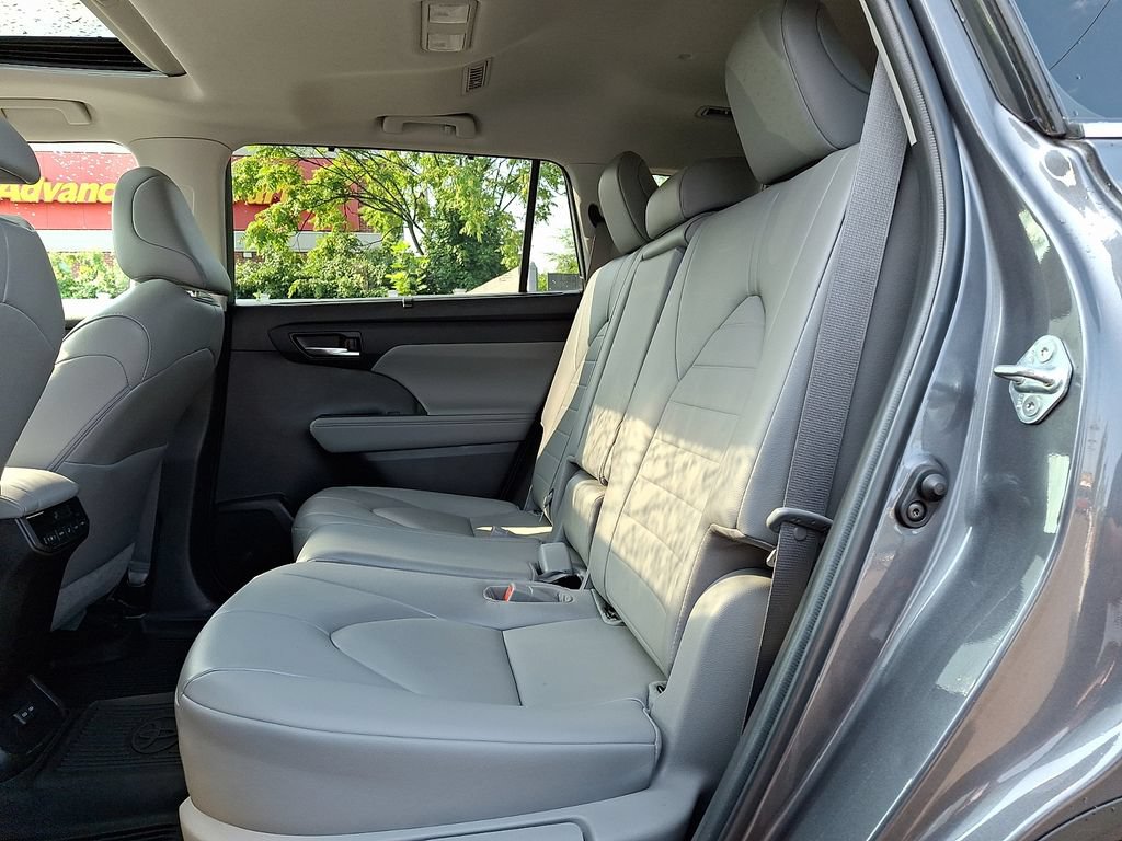 2023 Toyota Highlander XLE - Photo 10
