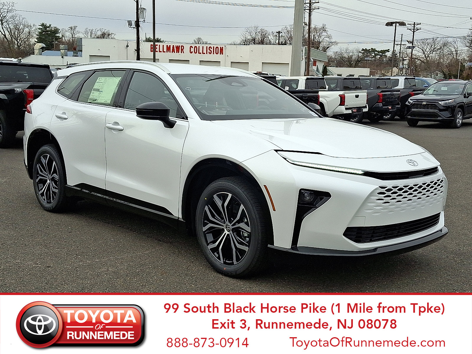 2025 Toyota Crown Signia XLE's photo