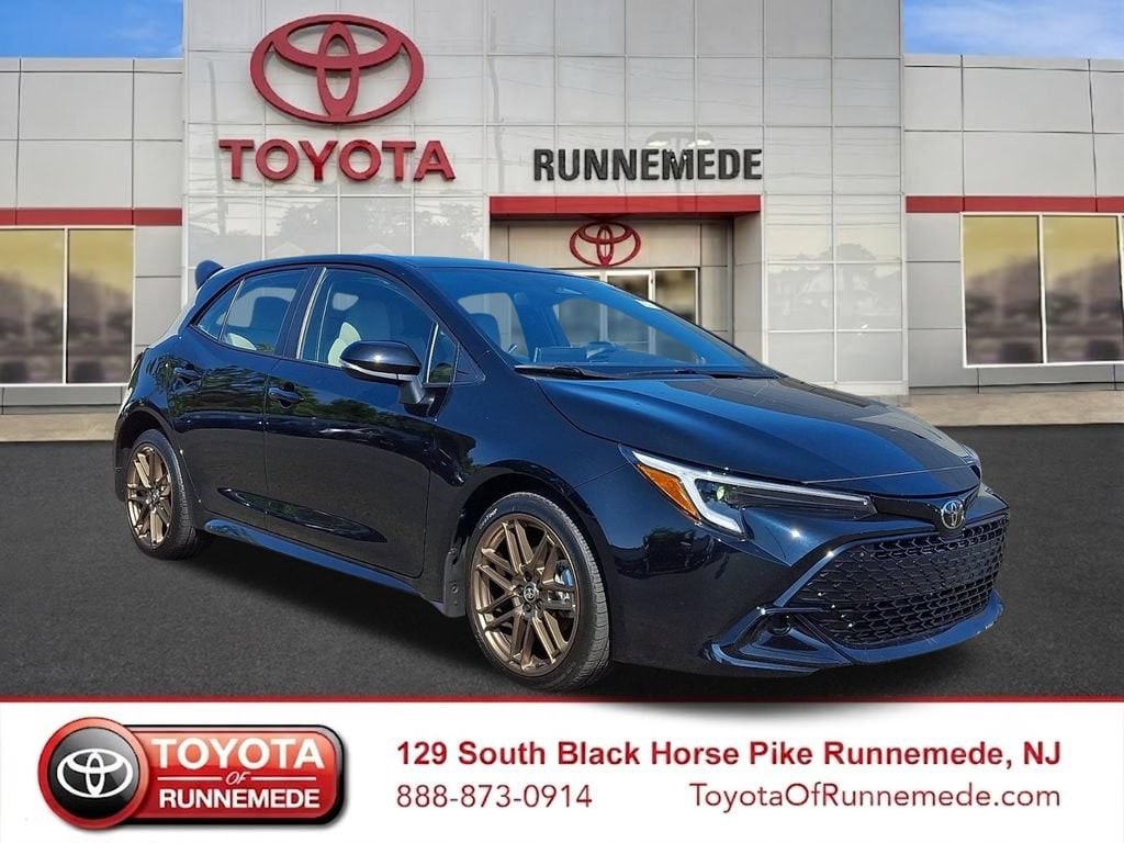 Certified 2025 Toyota Corolla Hatchback SE Hatchback