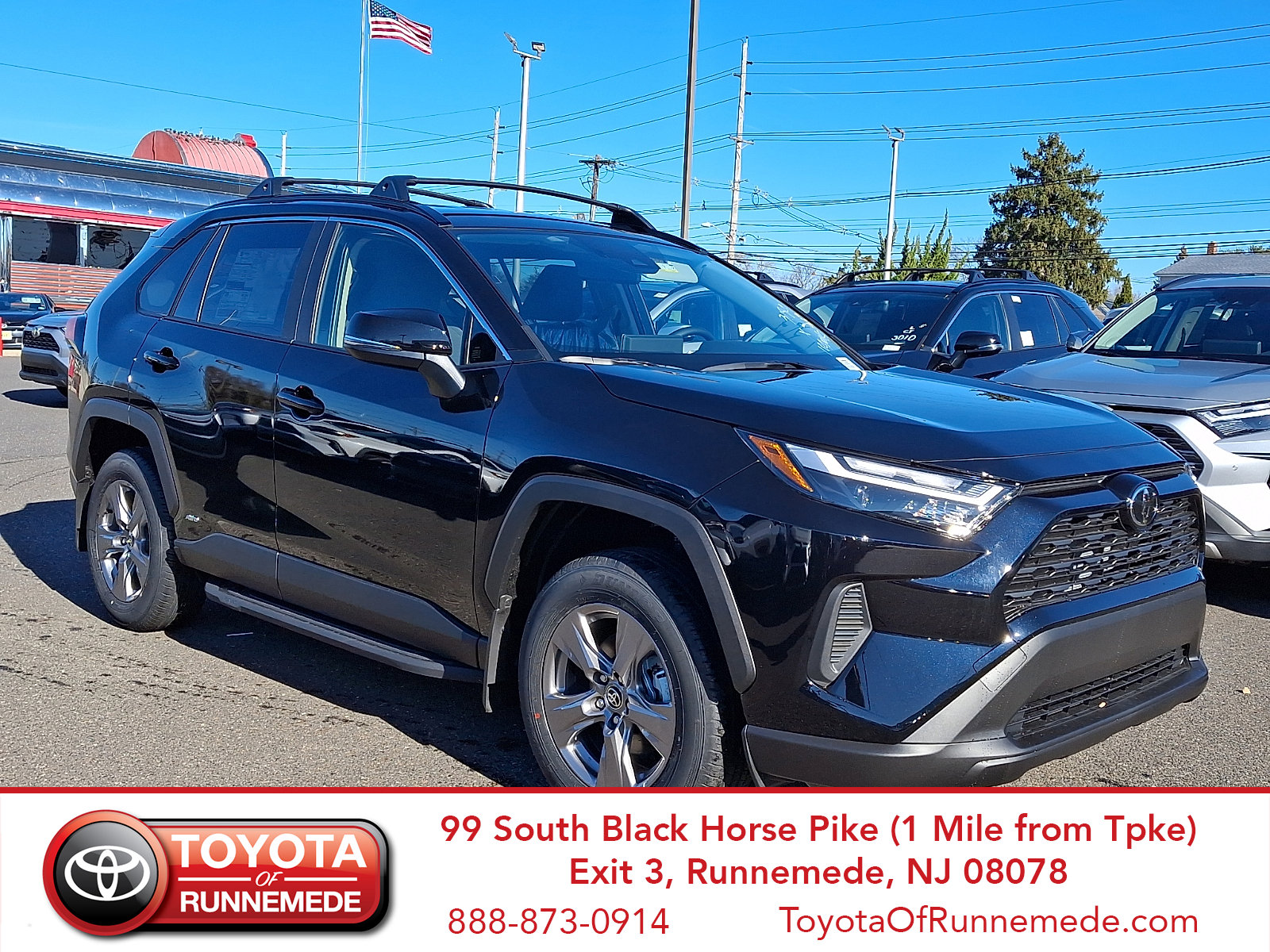 2025 Toyota RAV4 XLE's photo