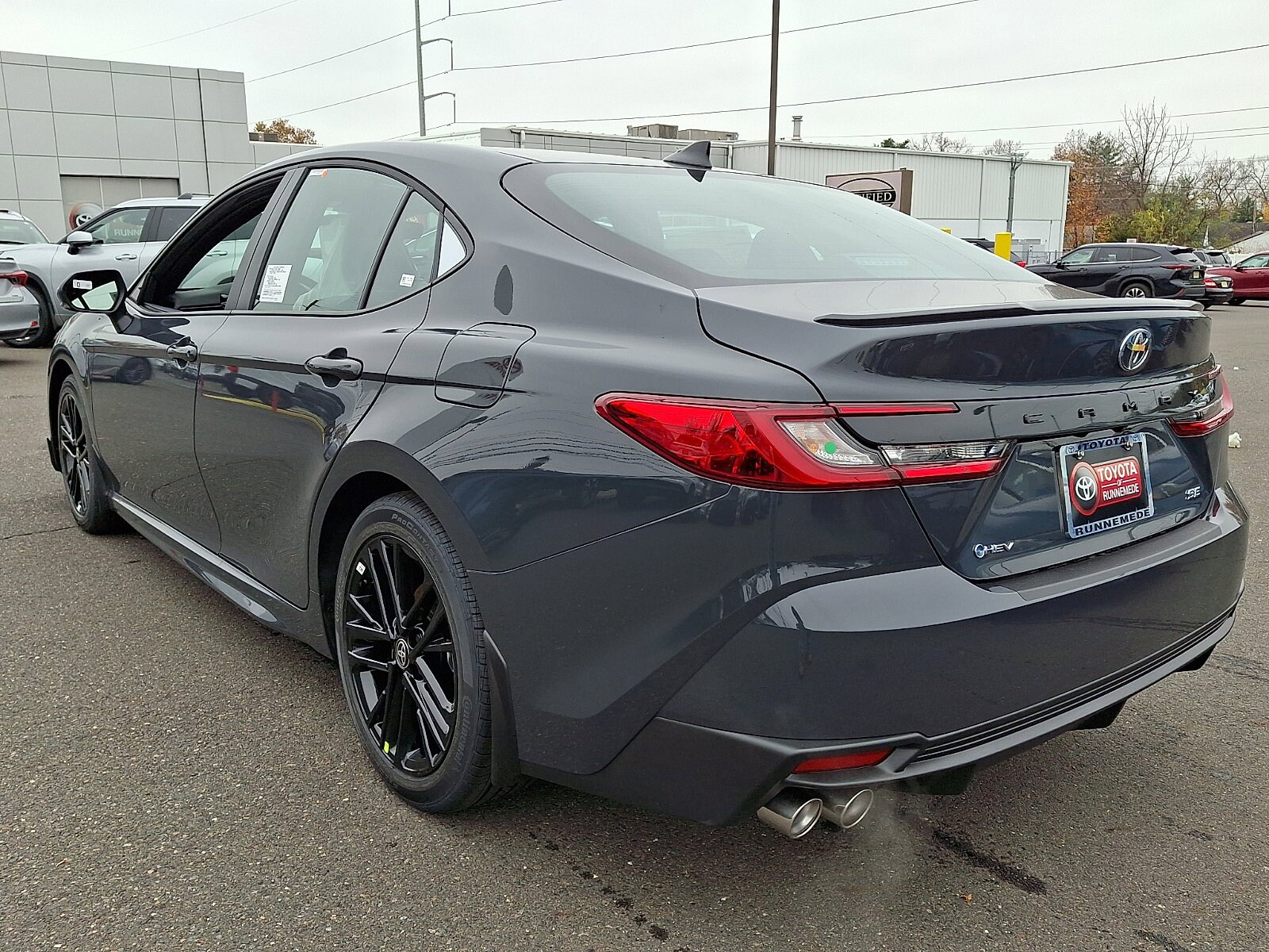 2026 Toyota Camry SE photo 3