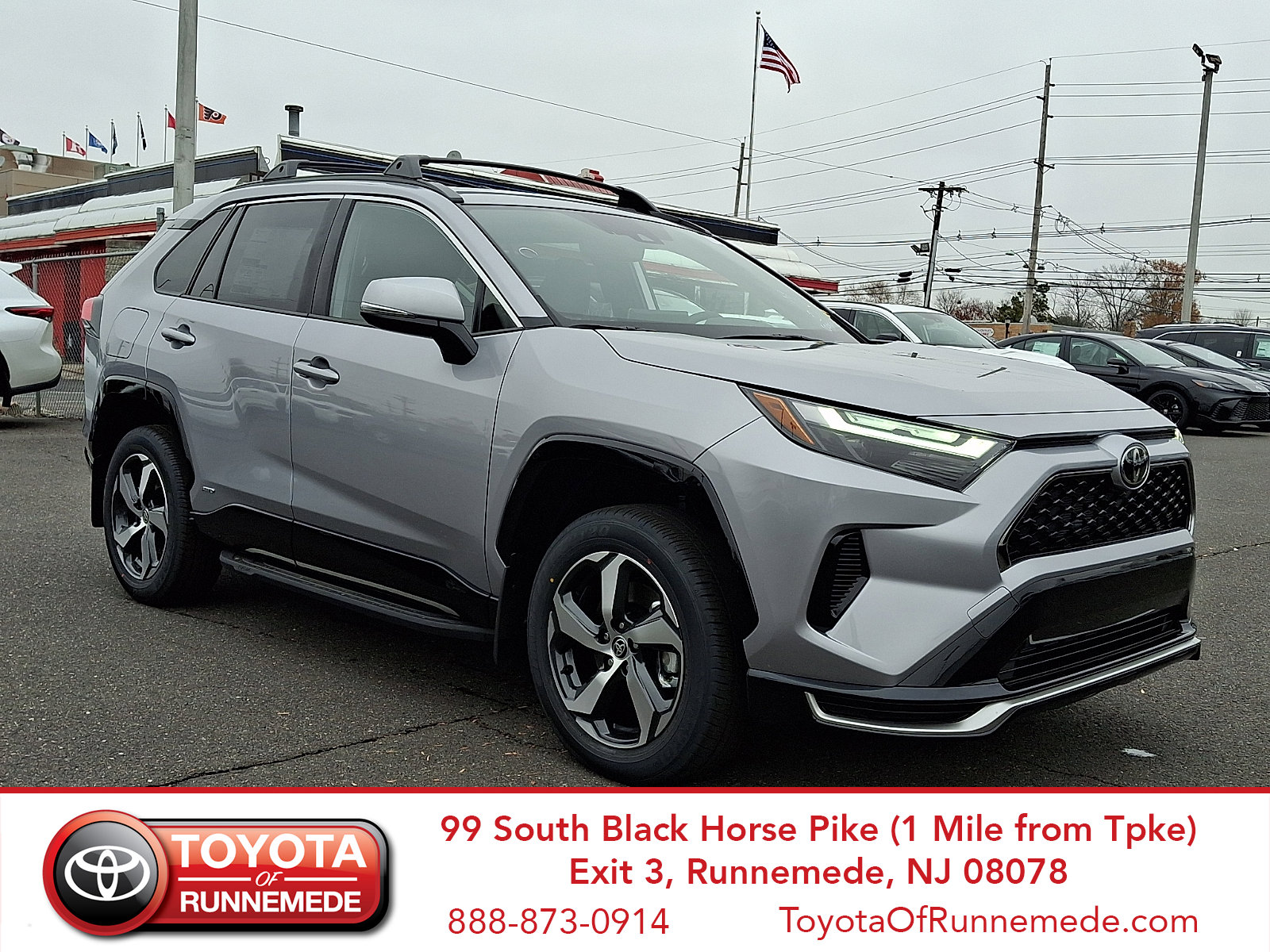 2025 Toyota RAV4 SE's photo