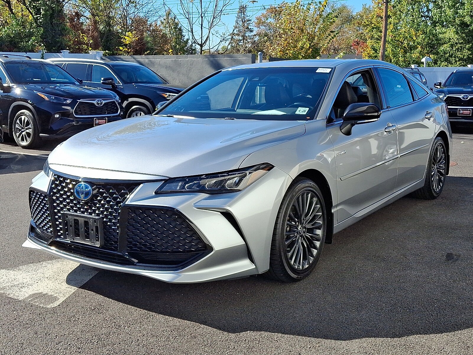 2021 Toyota Avalon Hybrid XSE photo 2