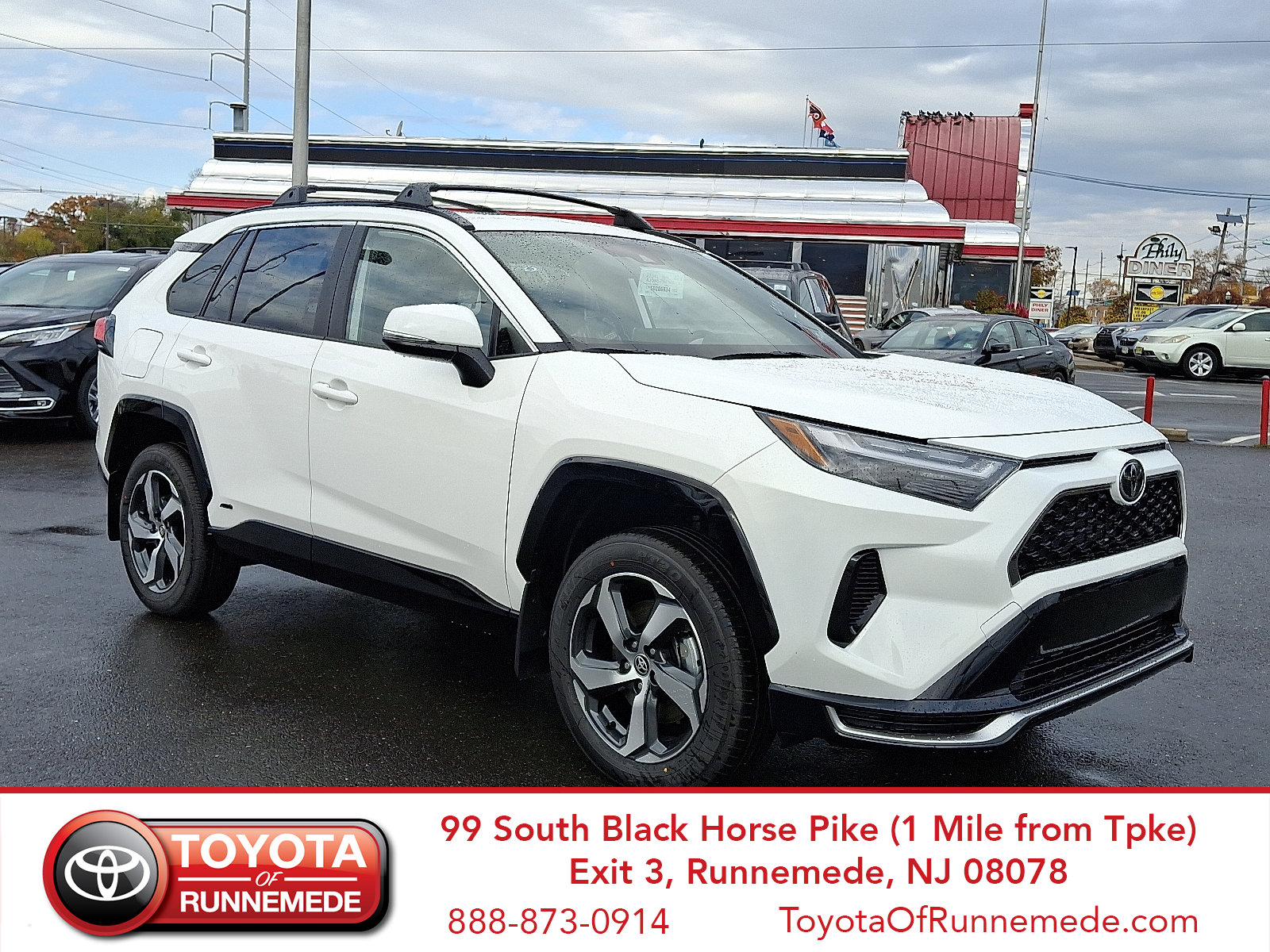 2025 Toyota RAV4 SE's photo