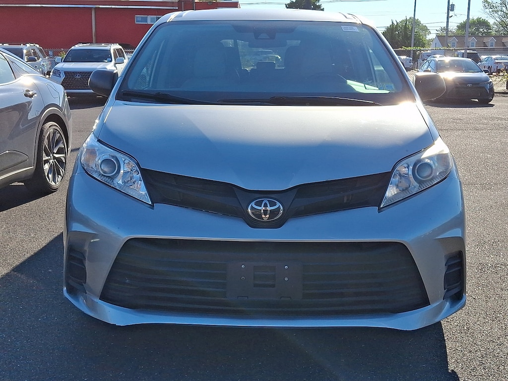 Used 2020 Toyota Sienna L Mini-van, Passenger