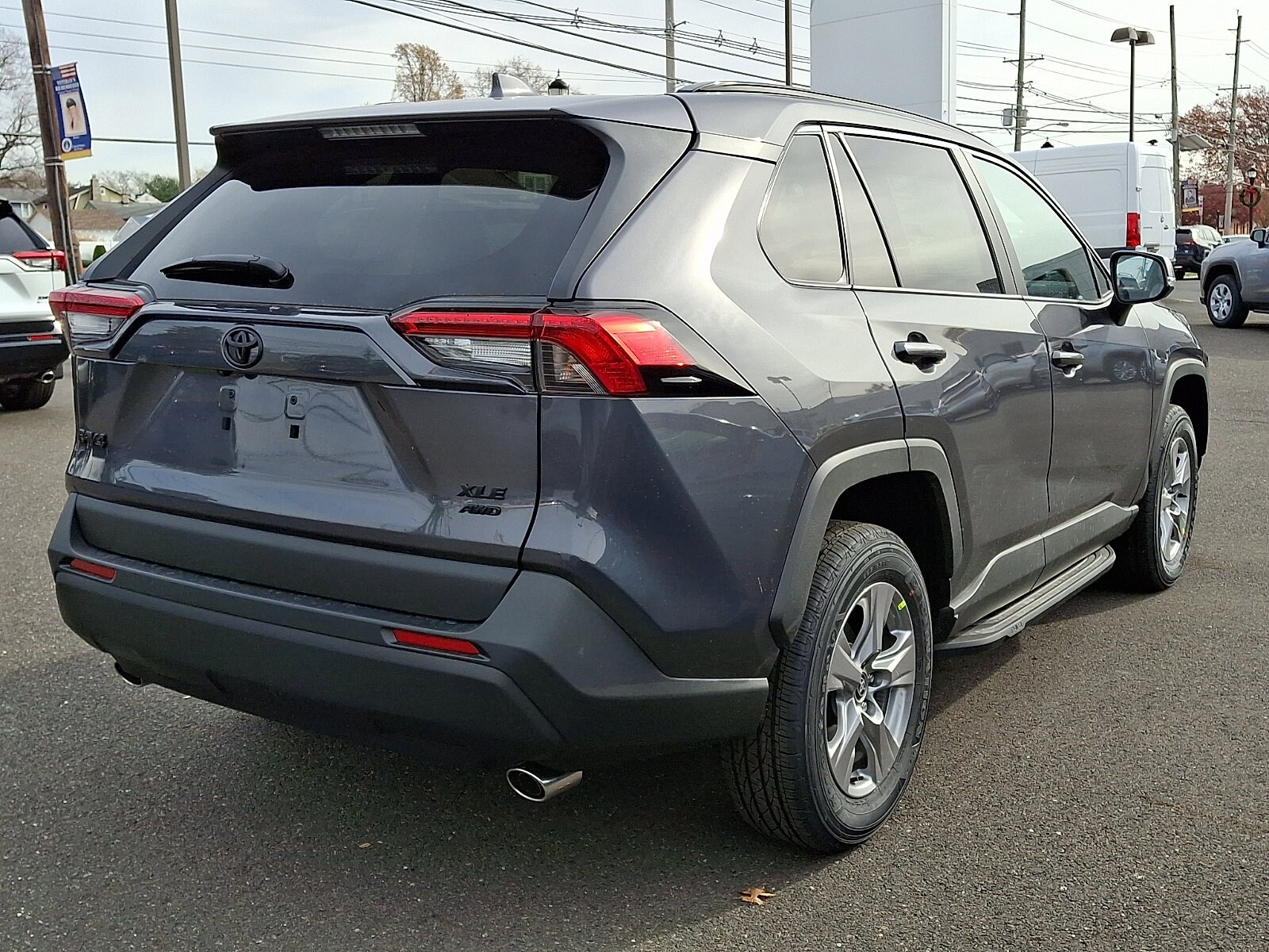 2025 Toyota RAV4 XLE photo 4