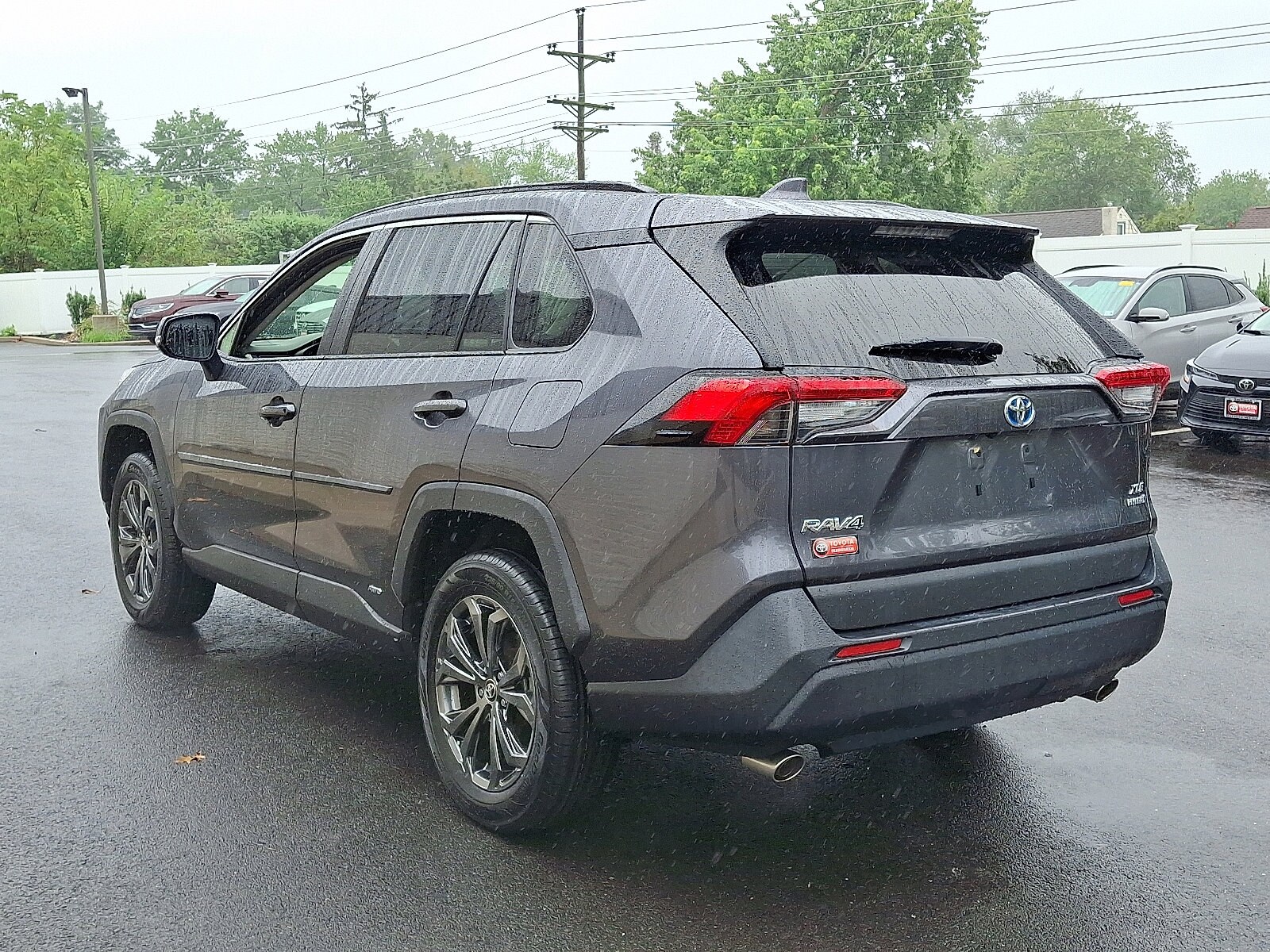 2022 Toyota RAV4 Hybrid XLE Premium photo 3
