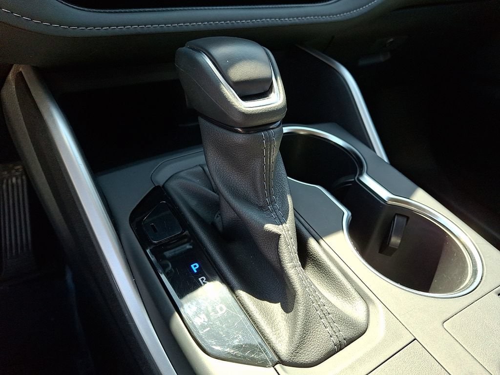 2025 Toyota Highlander LE - Photo 16