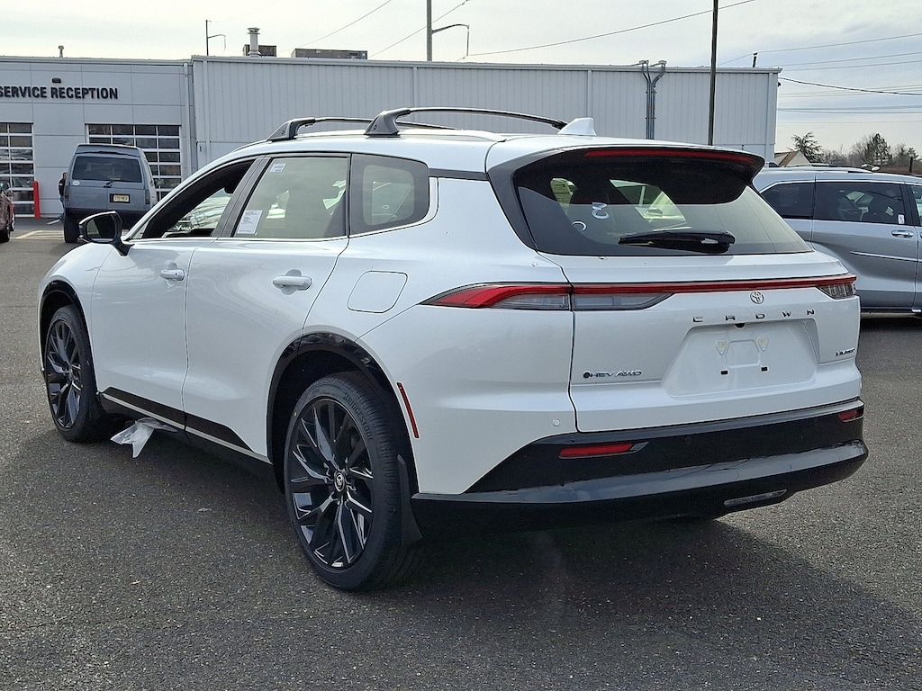 New 2025 Toyota Crown Signia Limited LIMITED