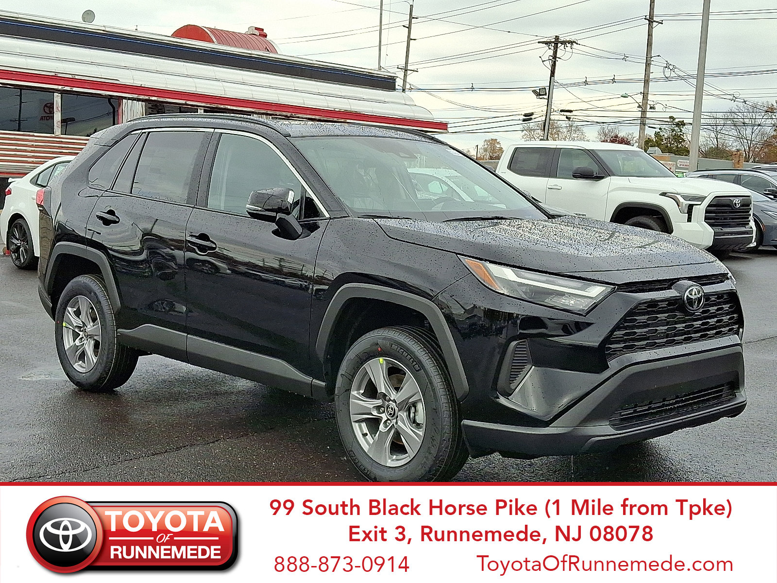 2025 Toyota RAV4 XLE's photo