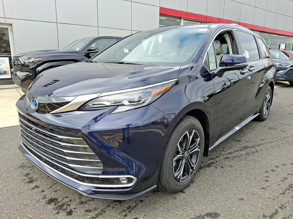 New 2025 Toyota Sienna Platinum 7 PASSENGER