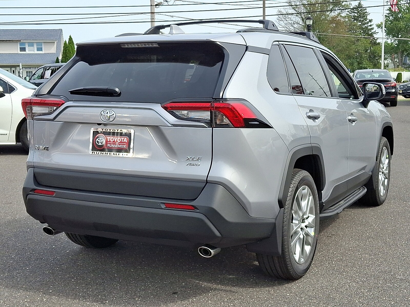 2025 Toyota RAV4 XLE Premium photo 3