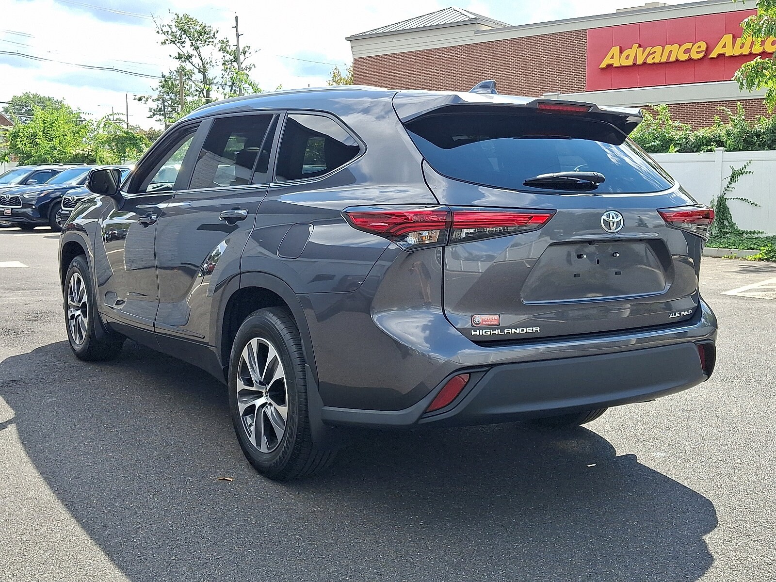 2023 Toyota Highlander XLE photo 4