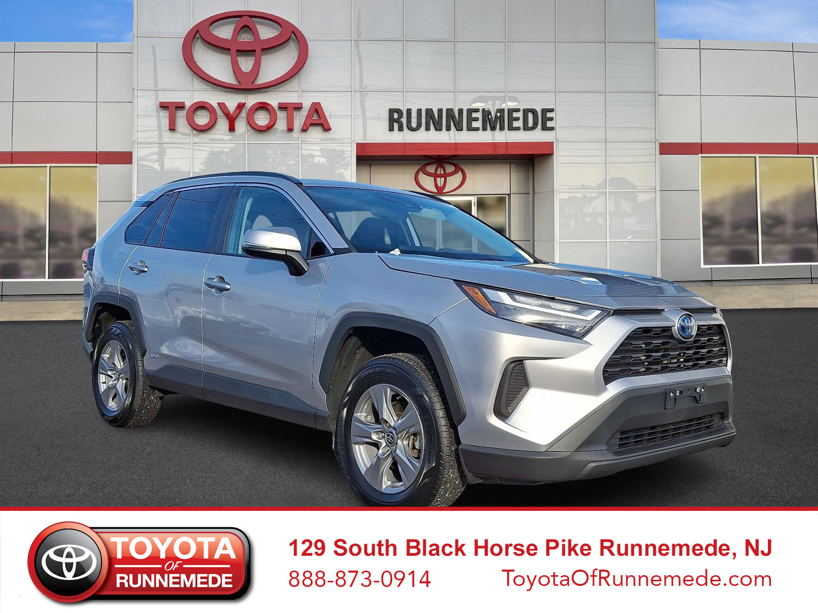 2024 Toyota RAV4 XLE's photo
