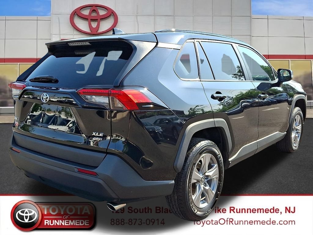 2025 Toyota RAV4 XLE - Photo 6