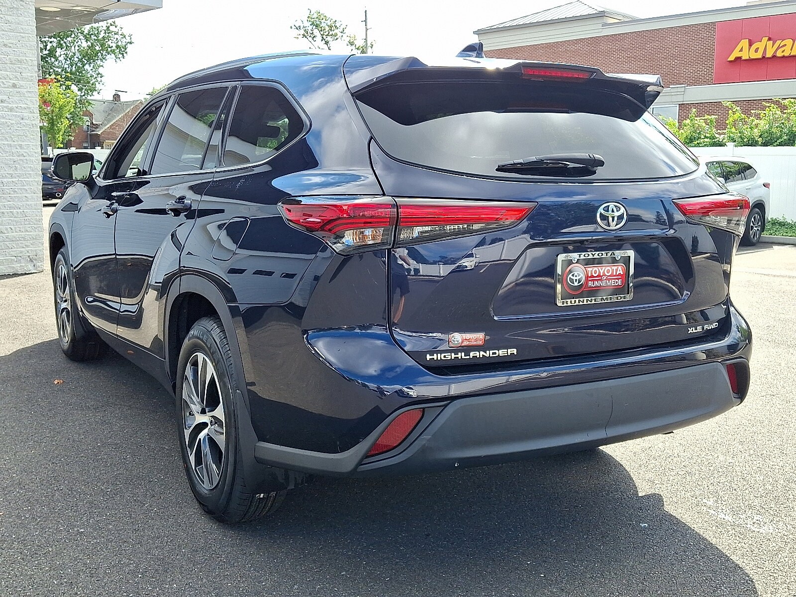 2021 Toyota Highlander XLE photo 4