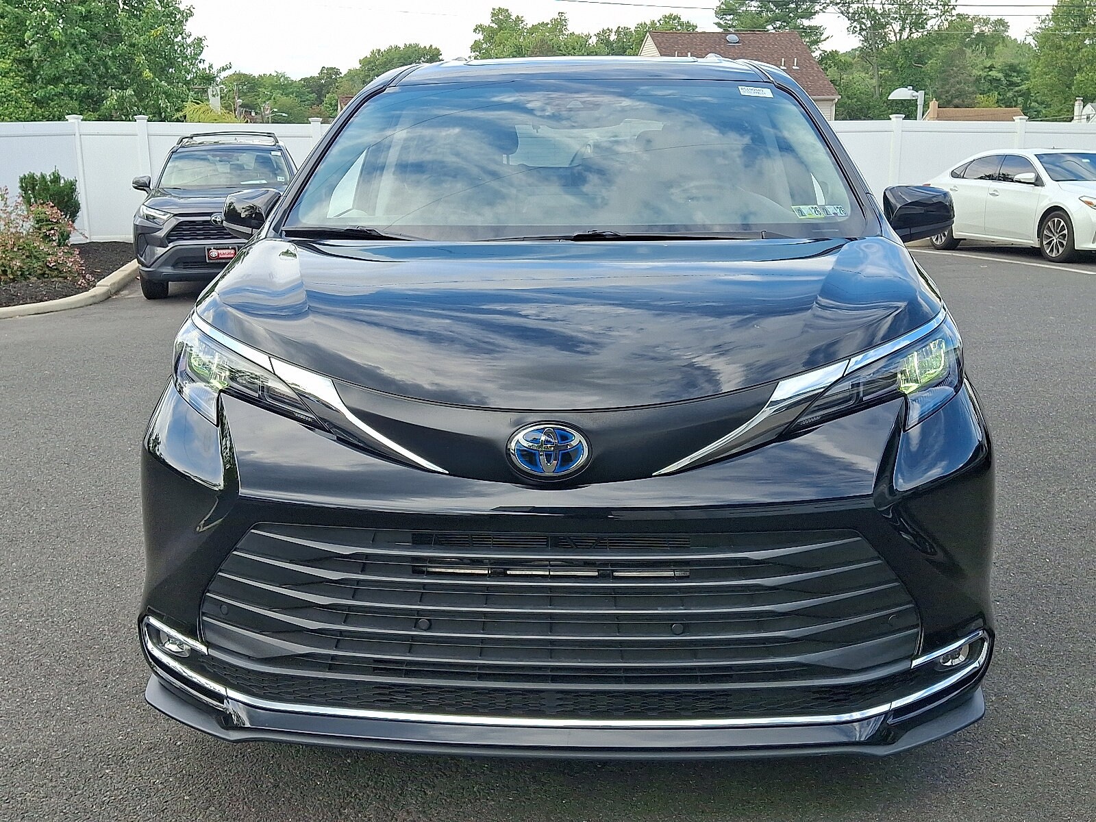 2024 Toyota Sienna XLE photo 2