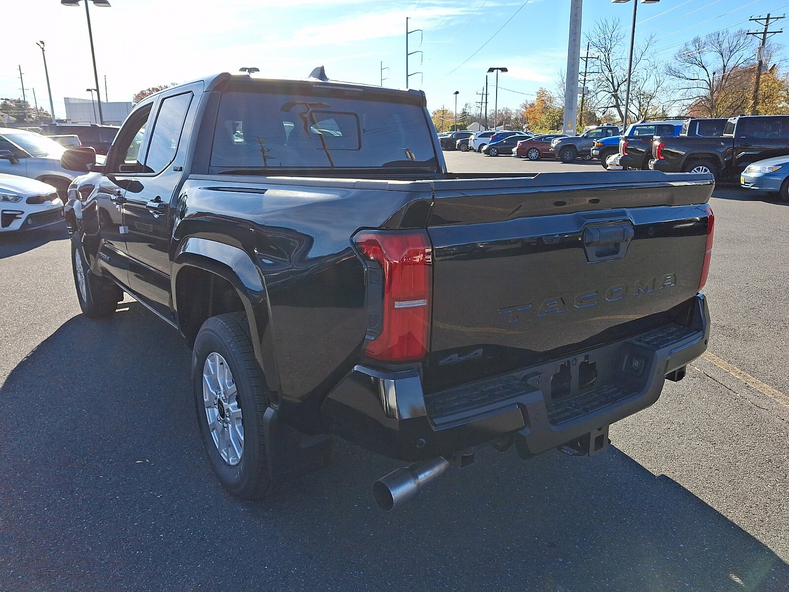 2025 Toyota Tacoma SR5 4x4 Double Cab photo 3