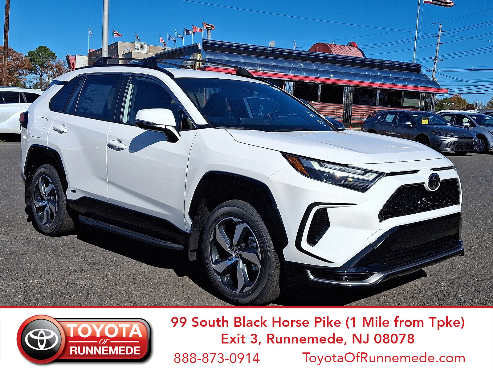 2025 Toyota RAV4 SE's photo