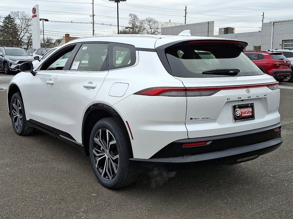 New 2025 Toyota Crown Signia XLE XLE