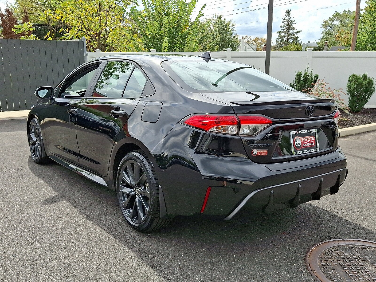 2024 Toyota Corolla SE Premium photo 2