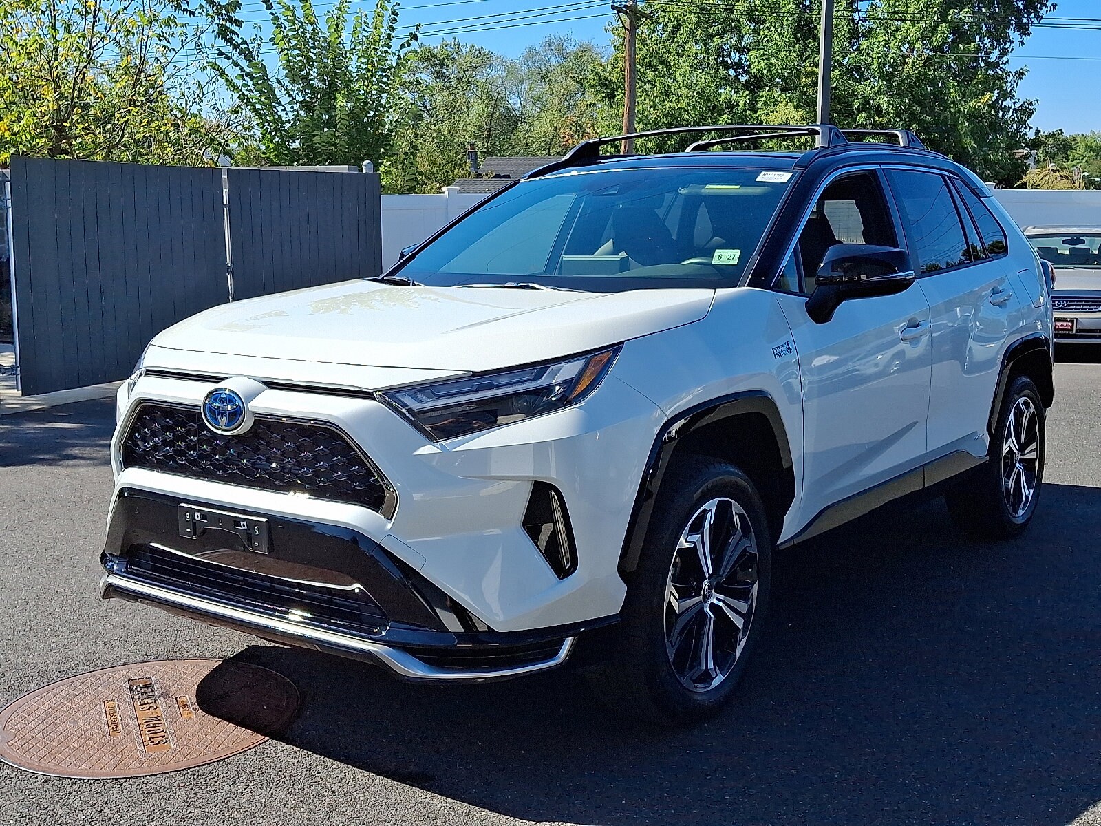 2022 Toyota RAV4 Prime XSE photo 2