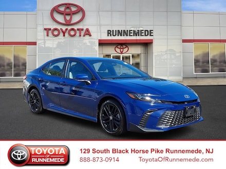 2025 Toyota Camry SE Sedan