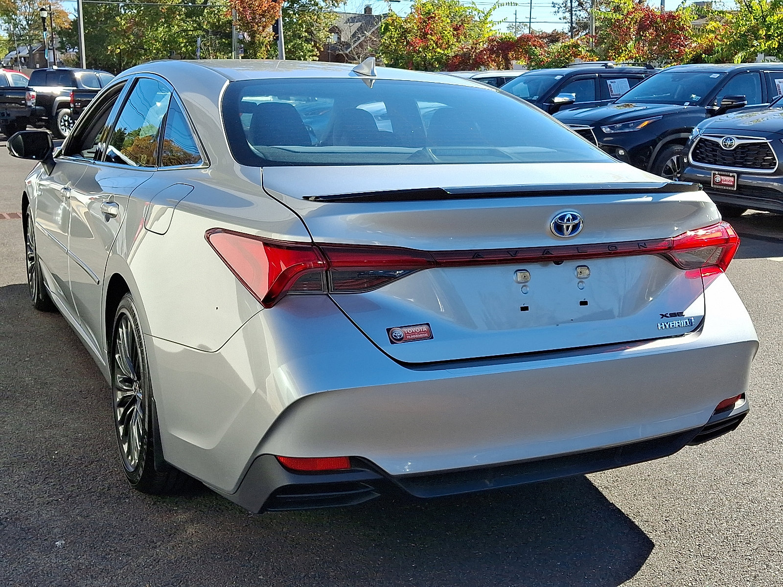 2021 Toyota Avalon Hybrid XSE photo 3