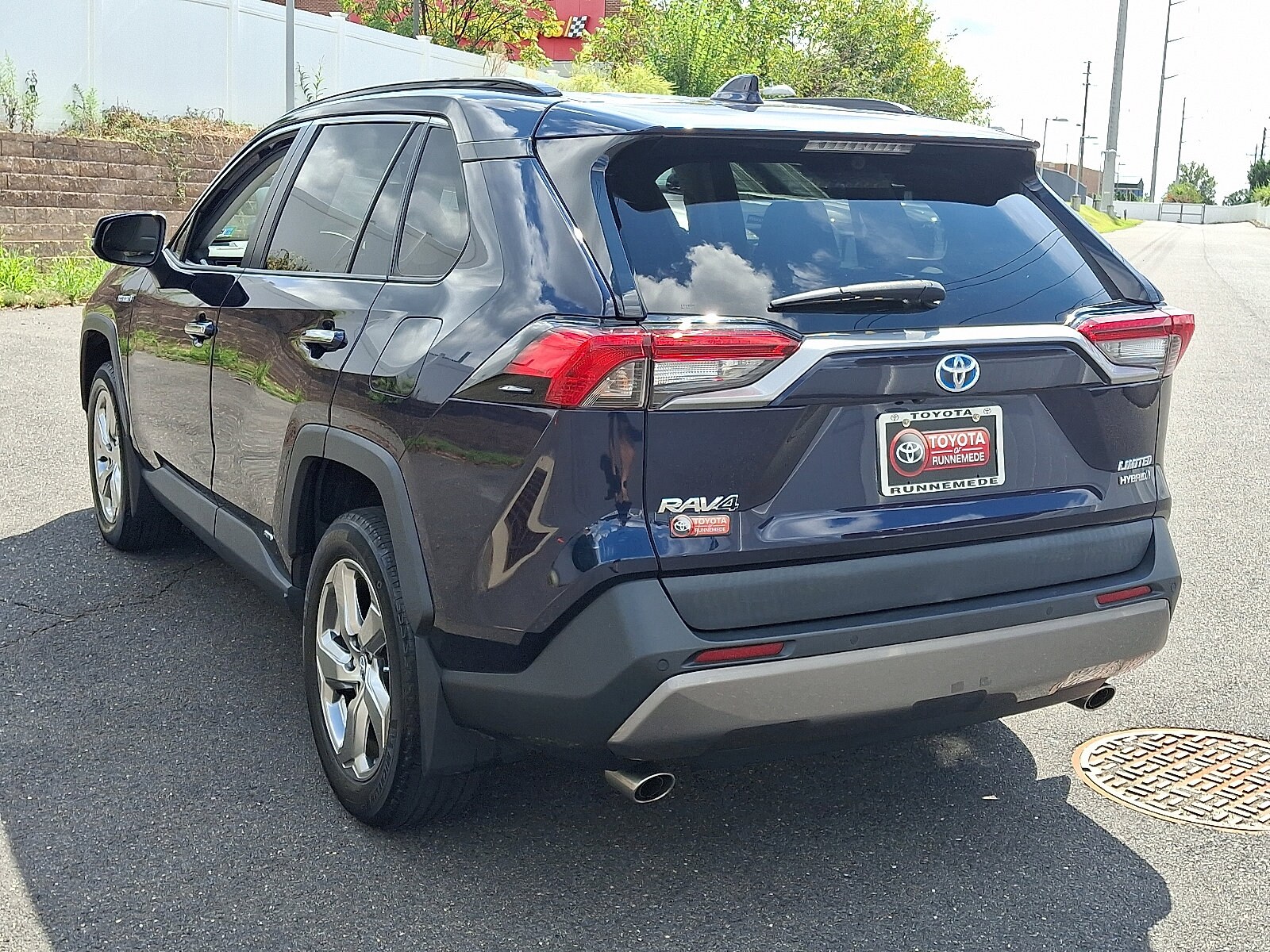 2020 Toyota RAV4 Hybrid Limited photo 2