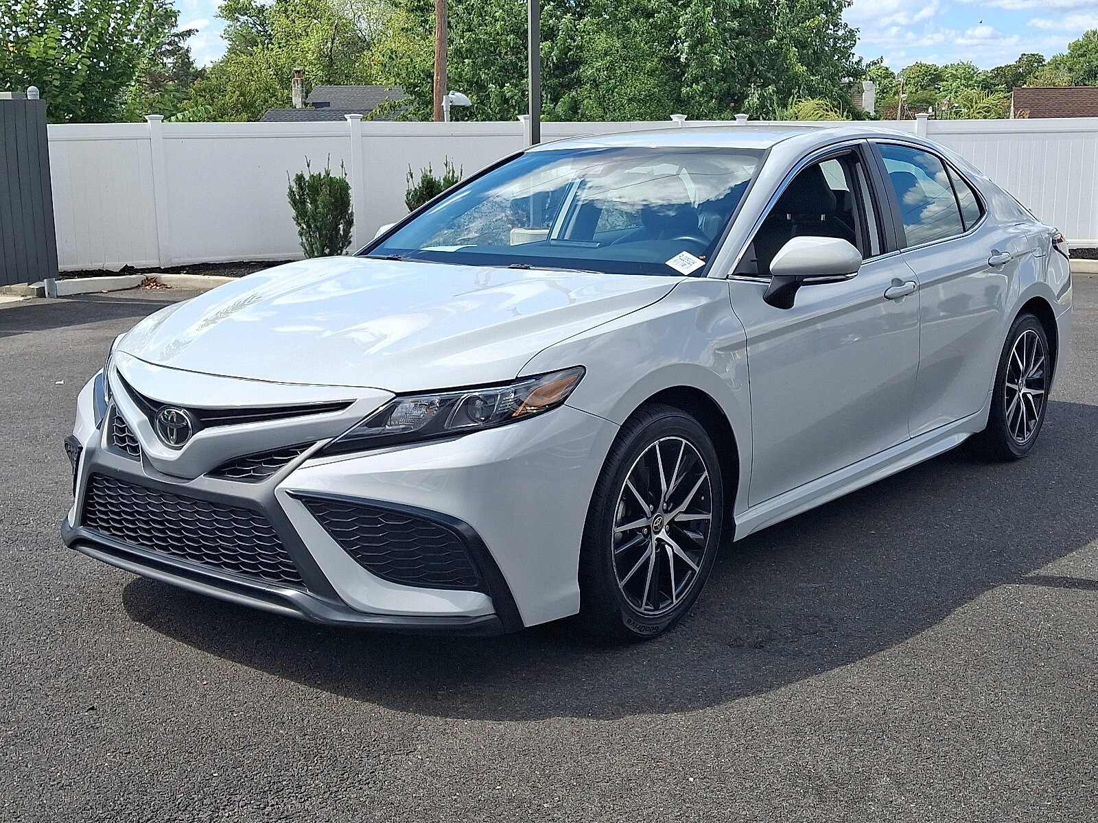 2024 Toyota Camry SE photo 3
