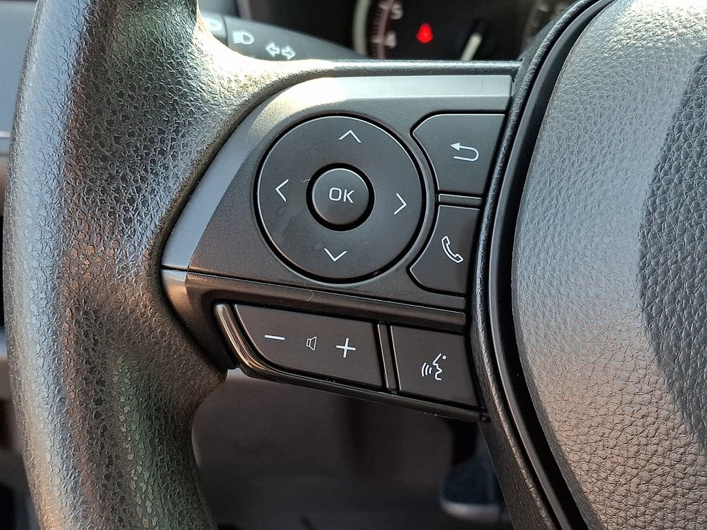 2025 Toyota RAV4 XLE - Photo 23