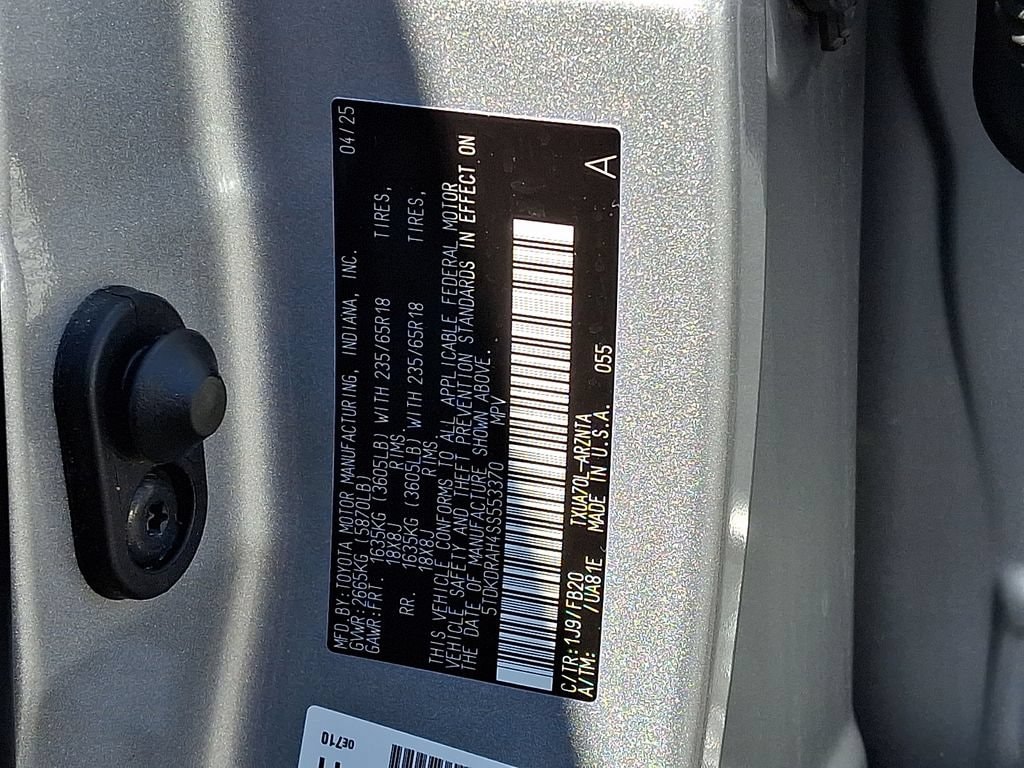 2025 Toyota Highlander LE - Photo 29