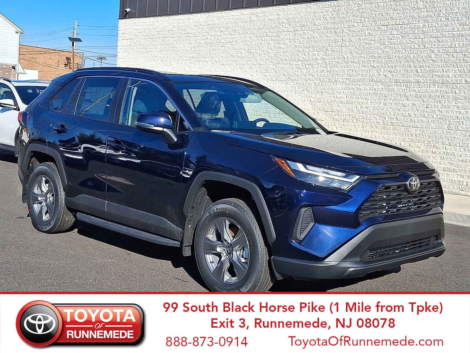 2025 Toyota RAV4 XLE's photo