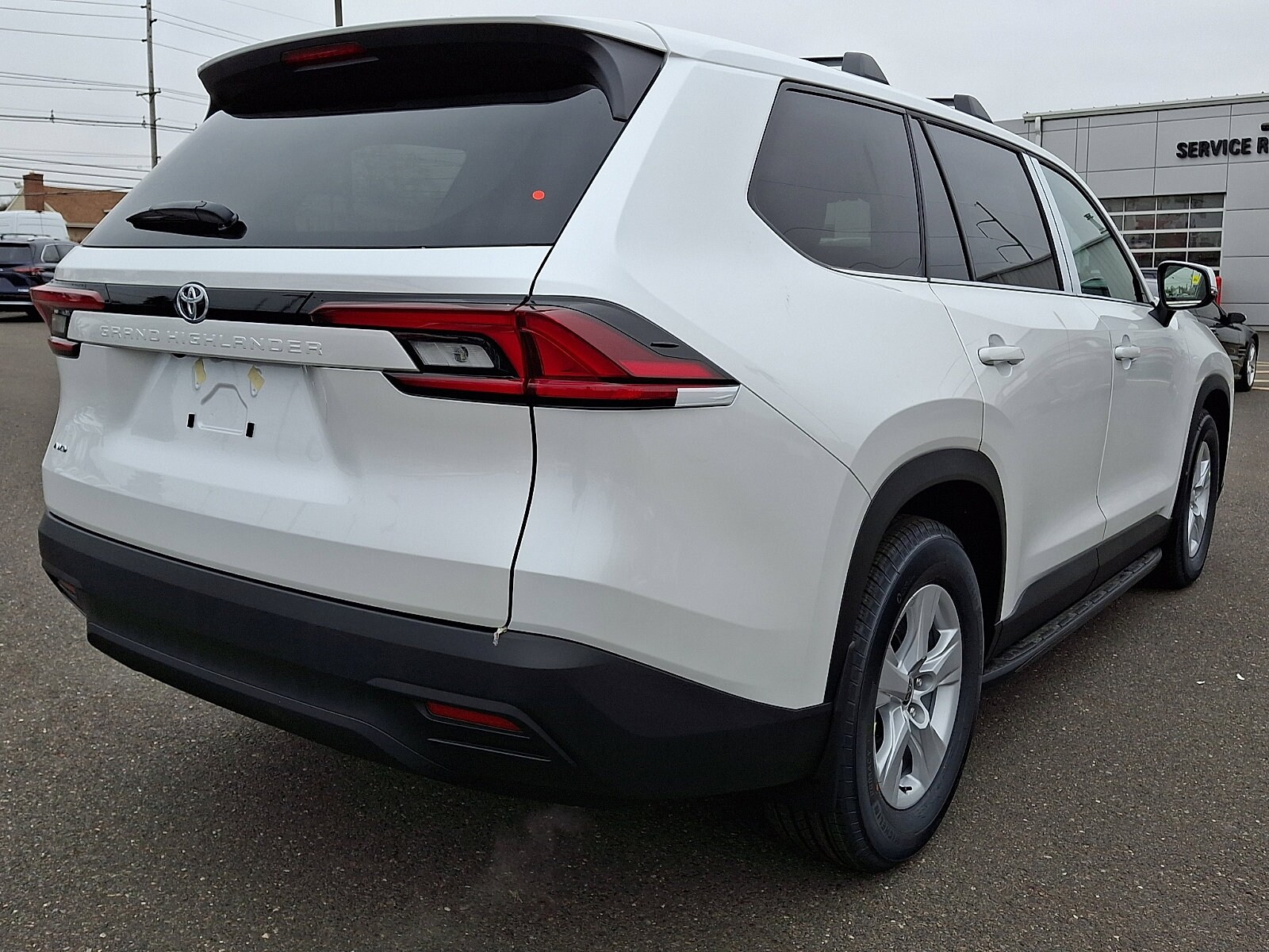 2026 Toyota Grand Highlander LE AWD photo 4