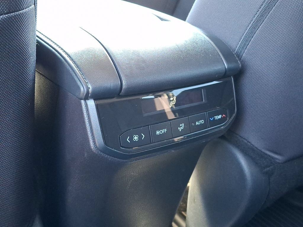 2025 Toyota Highlander LE - Photo 11