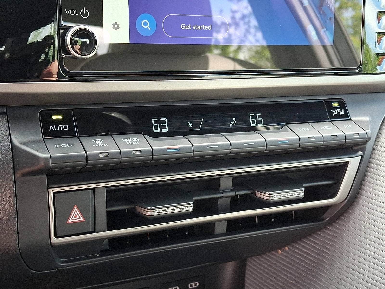 2025 Toyota Camry SE - Photo 19