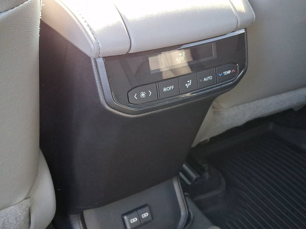 2023 Toyota Highlander XLE - Photo 12
