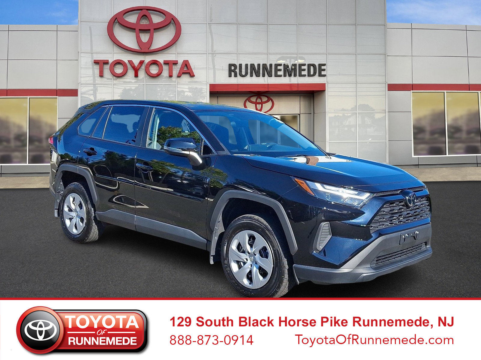 2024 Toyota RAV4 LE's photo