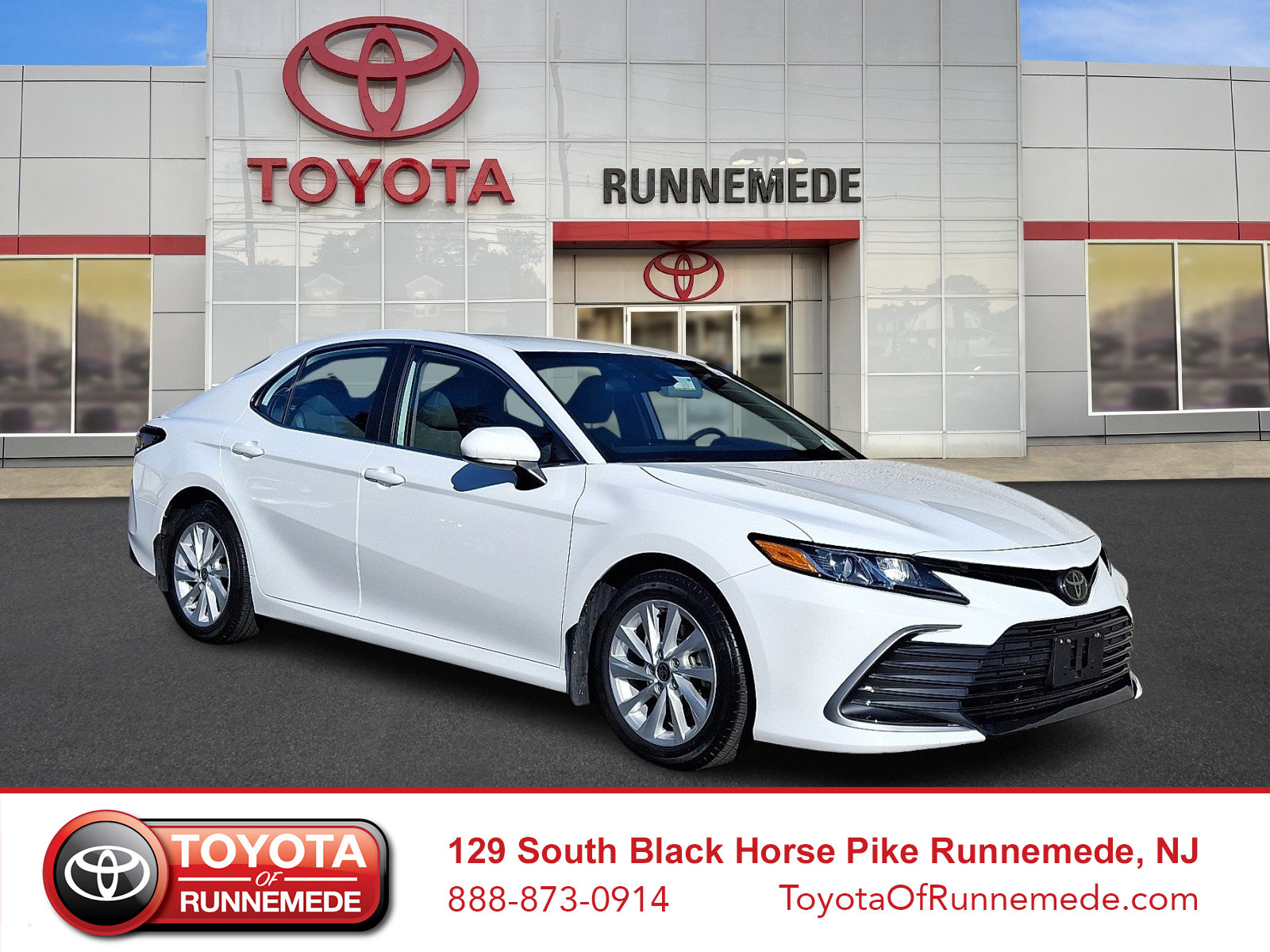 2023 Toyota Camry LE's photo