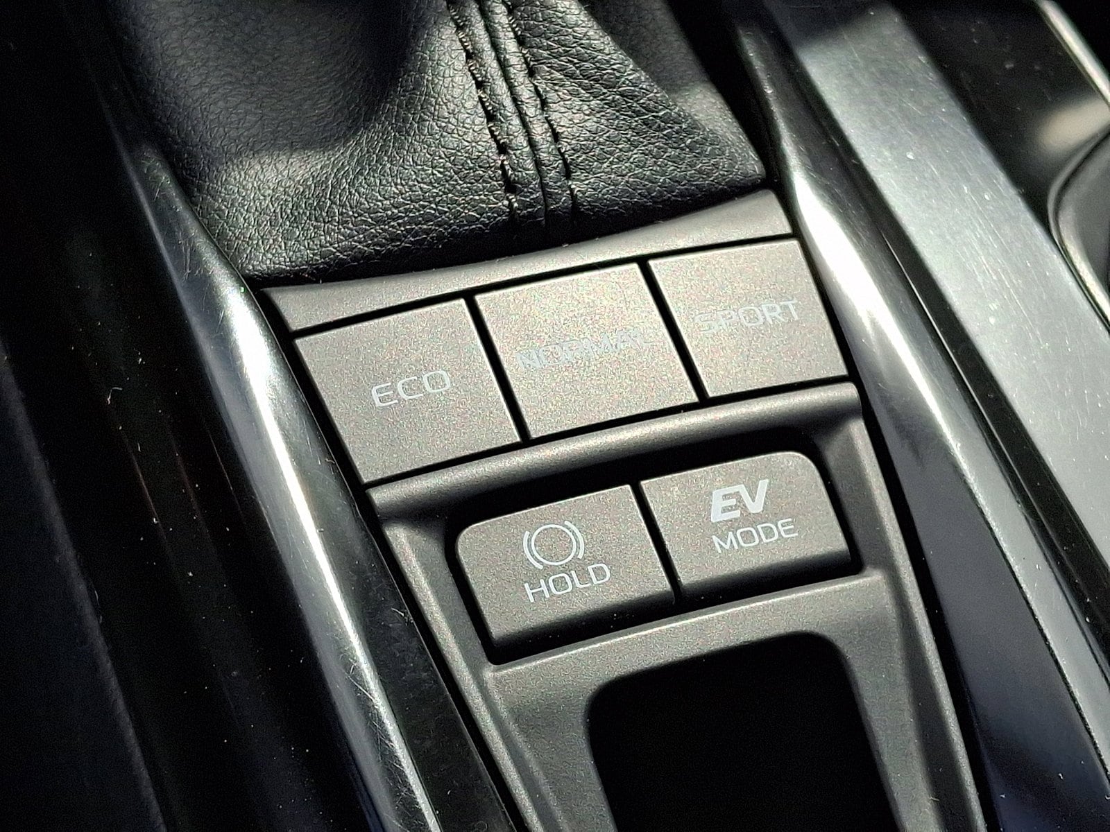 2025 Toyota Camry SE - Photo 27