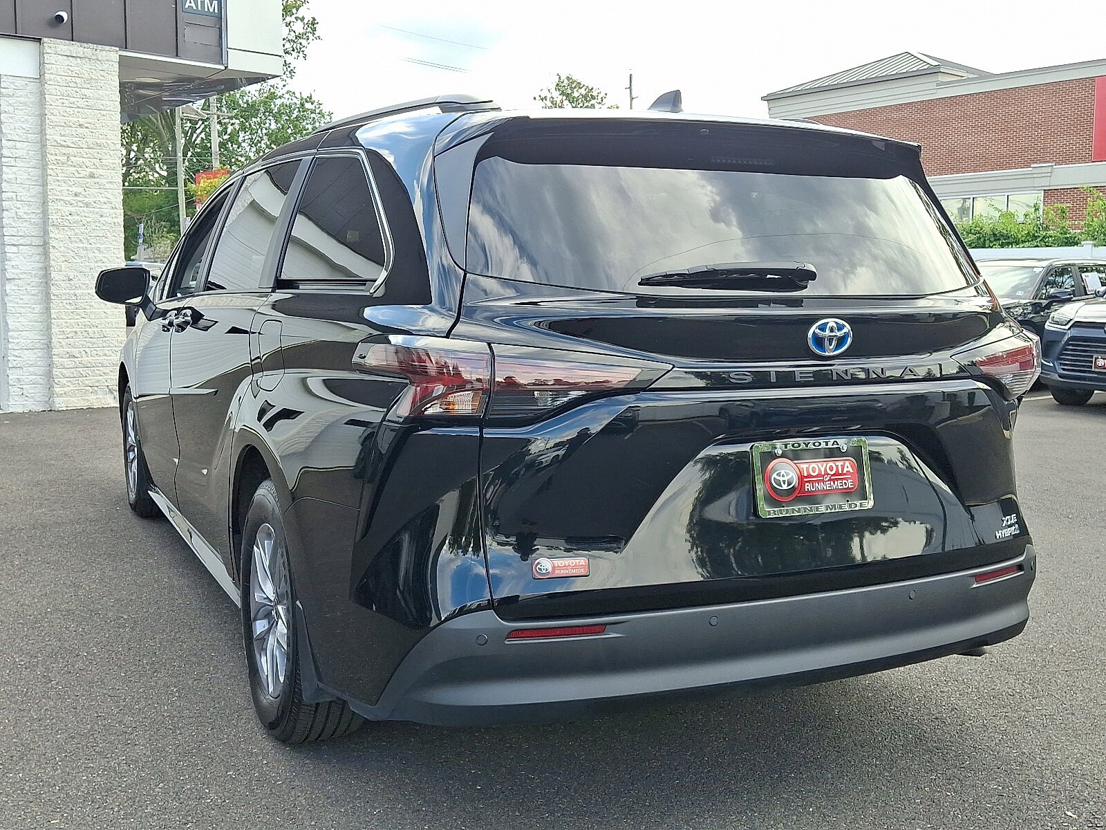 2024 Toyota Sienna XLE photo 4