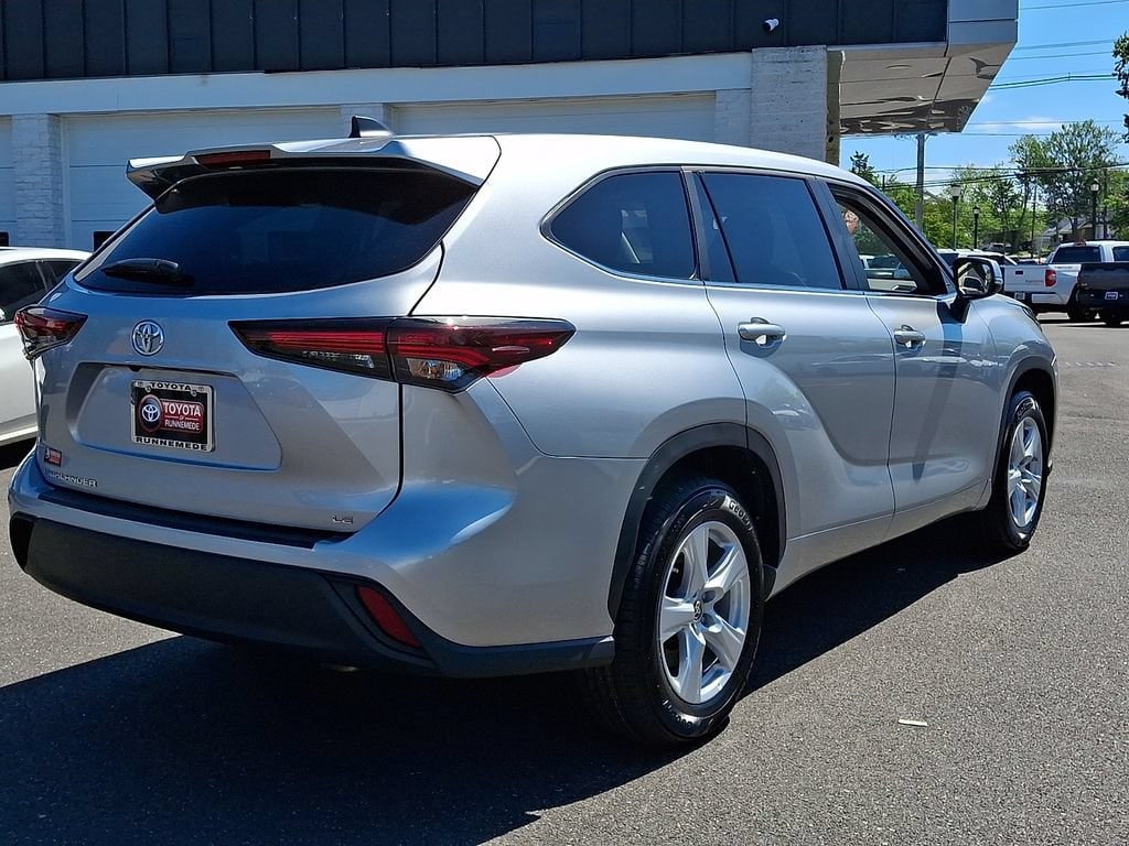 2025 Toyota Highlander LE - Photo 6