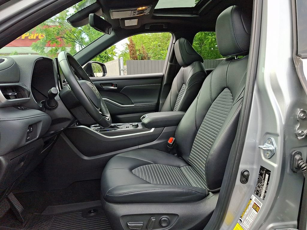 2025 Toyota Highlander XSE - Photo 9