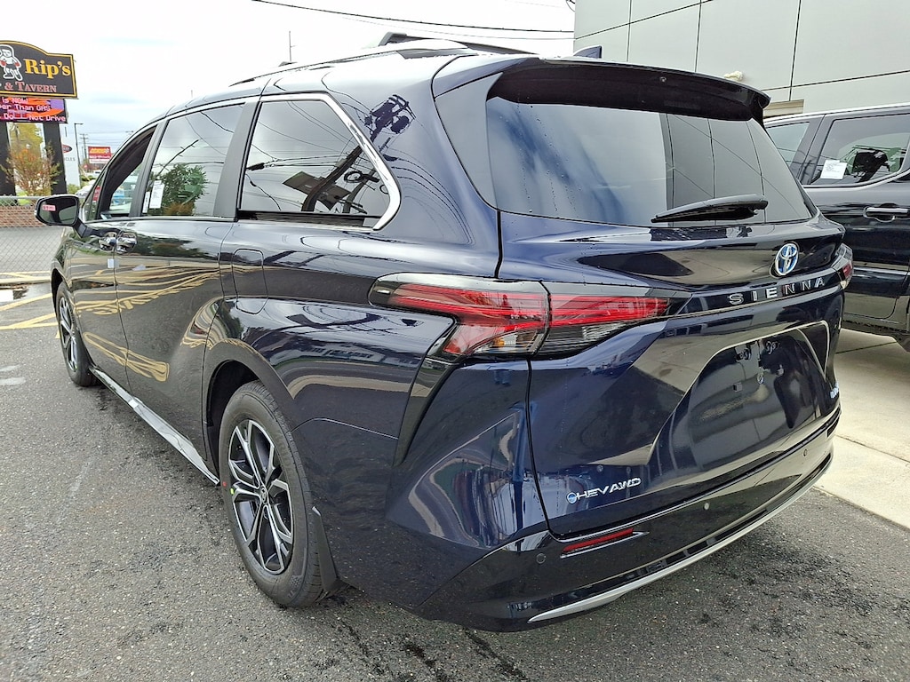 New 2025 Toyota Sienna Platinum 7 PASSENGER