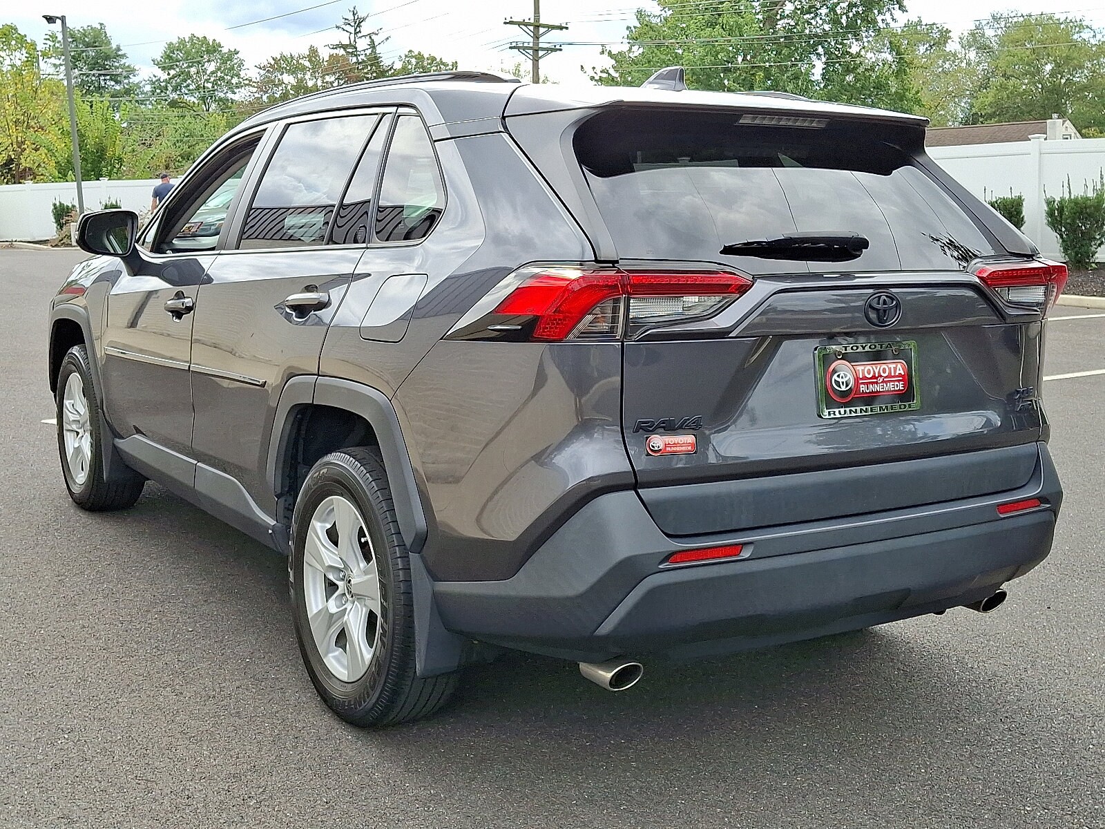 2019 Toyota RAV4 XLE photo 2